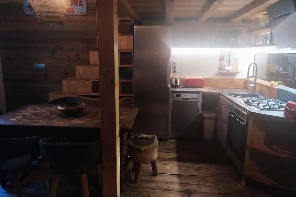 Bel appartement centre village/Netflix/Cheminée Saint-Étienne-de-Tinée France